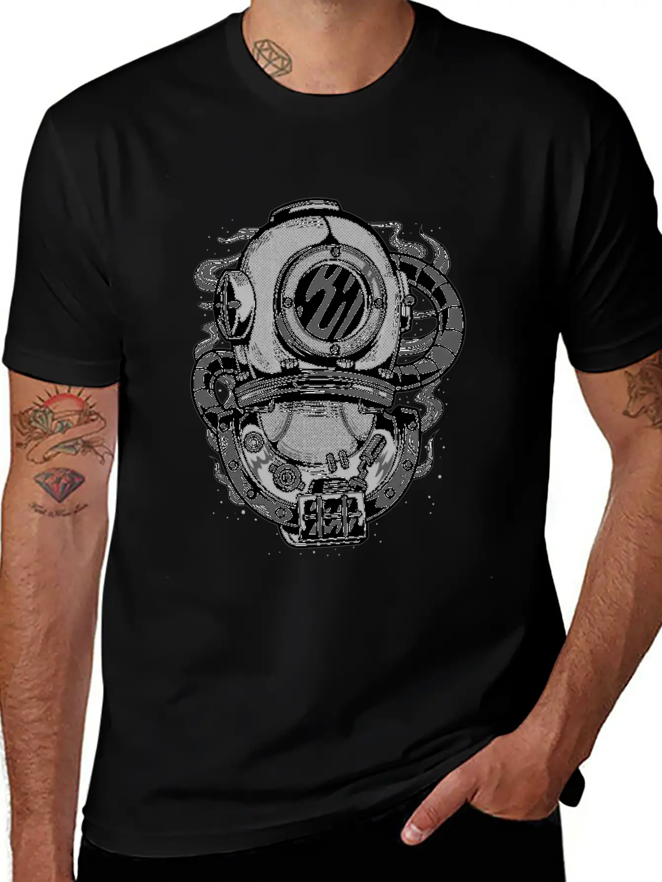 Diving Helmet - Scuba Diver In Retro Grunge Style Unisex Short Sleeve Soft Cotton T-Shirt – Casual Everyday Wear