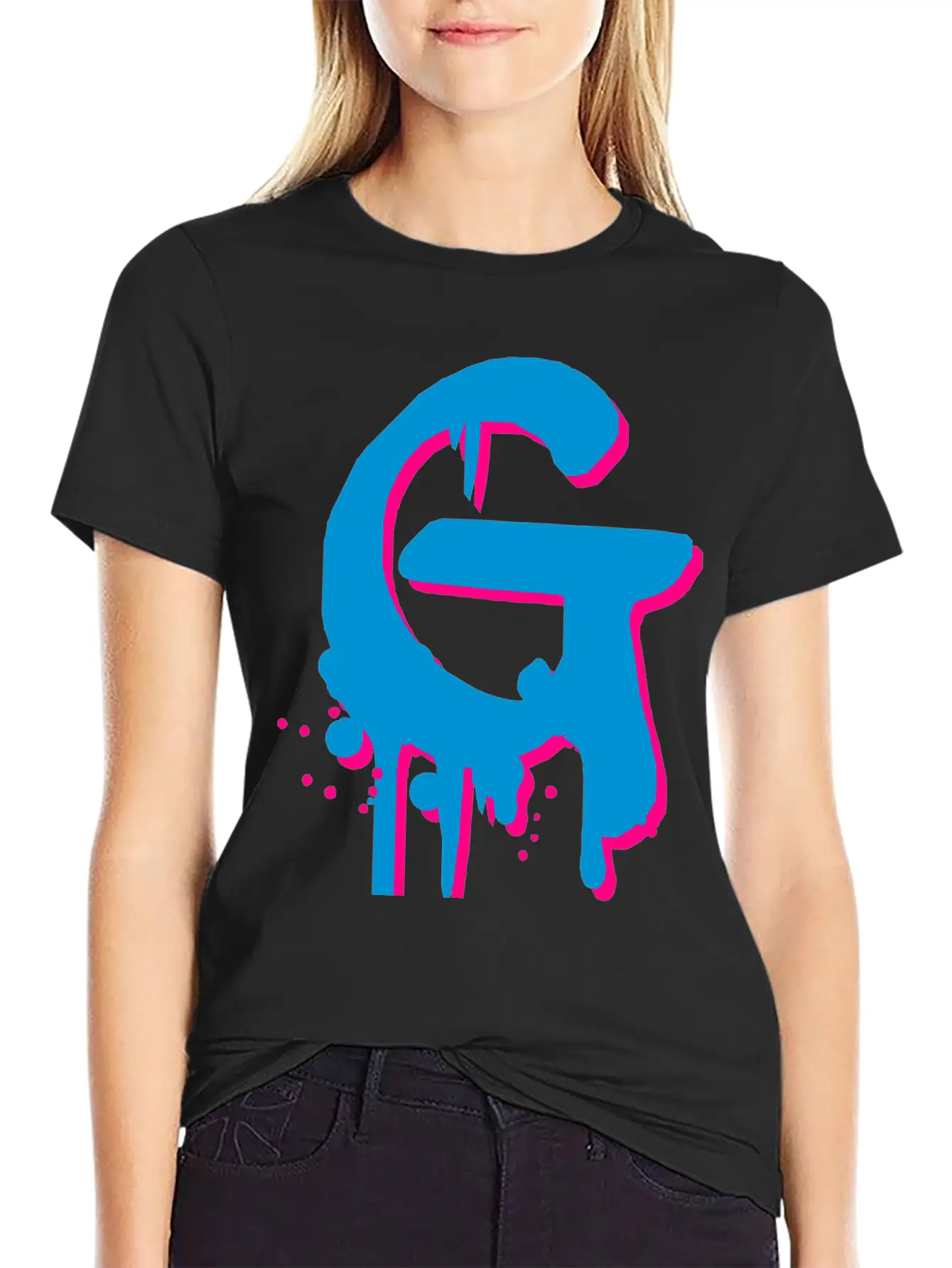 G Graffiti Drops Farbklex Spray Stylish Everyday T-Shirt – Unisex Basic Cotton Tee