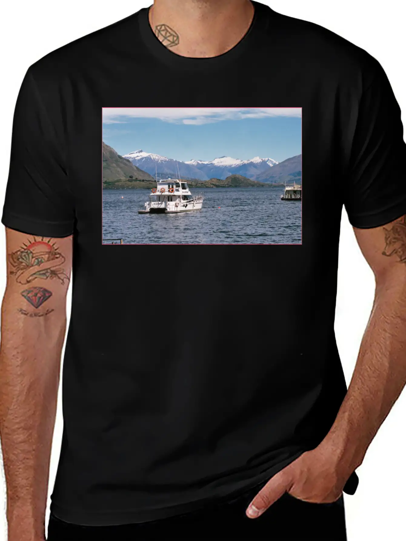 Lake Wanaka And Boat And Snowy Mountains Unisex Casual T-Shirt – Clean Design For Daily Comfort