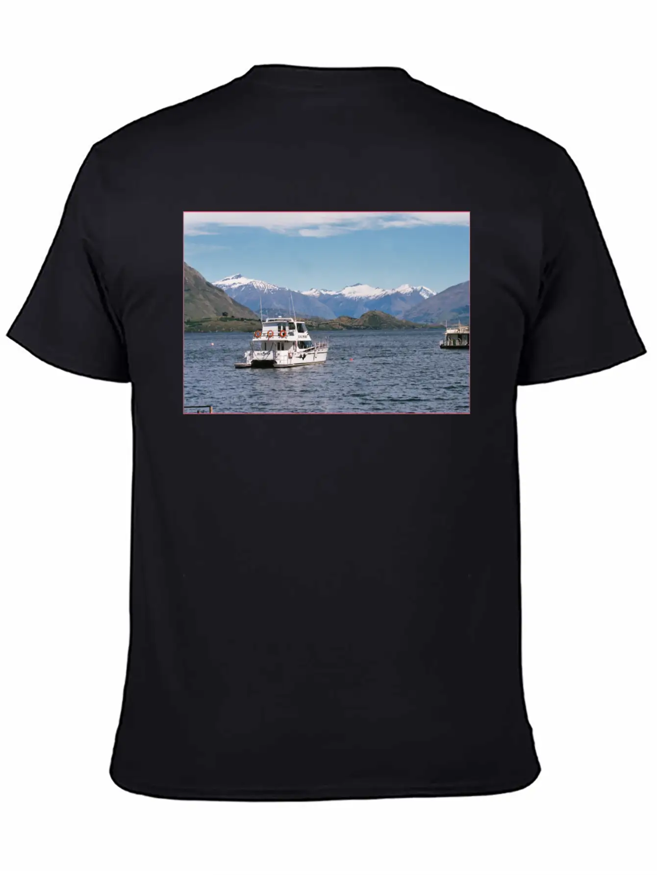 Lake Wanaka And Boat And Snowy Mountains Unisex Casual T-Shirt – Clean Design For Daily Comfort