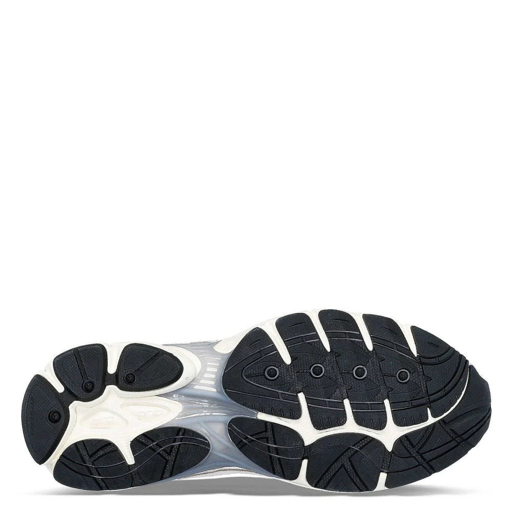 Saucony ProGrid Omni 9 Premium in White
