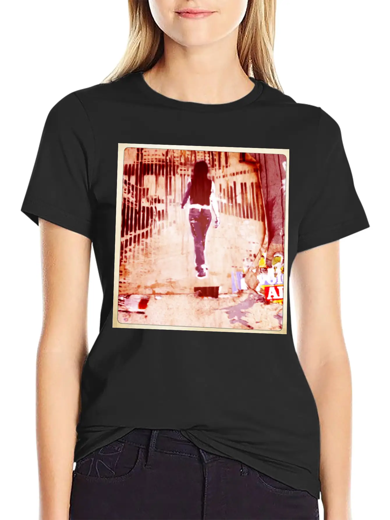 Streetart Berlin 02 Eu Stylish Everyday T-Shirt – Unisex Basic Cotton Tee