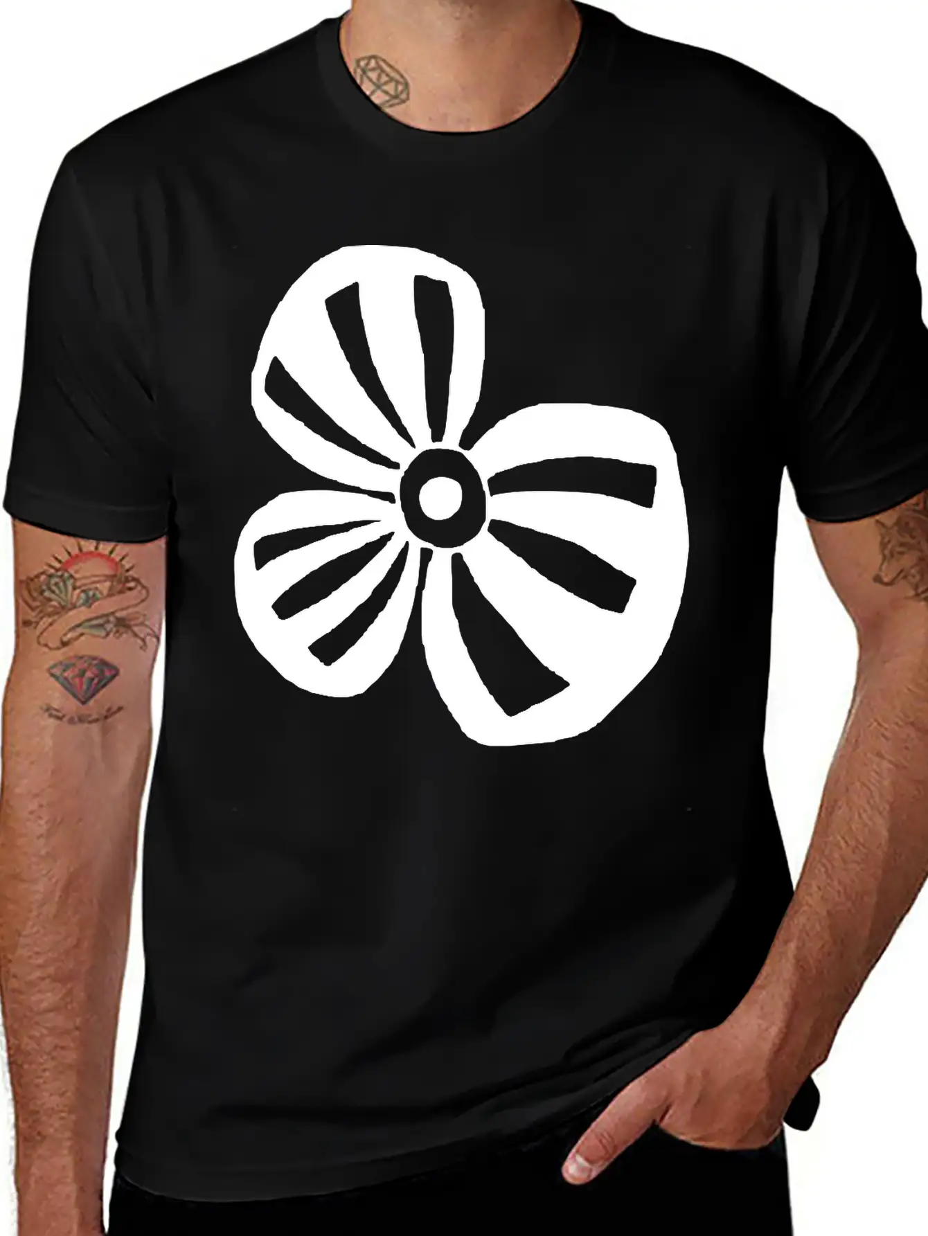 White Flower Comfortable Minimalist Graphic Tee – Summer Style Essential