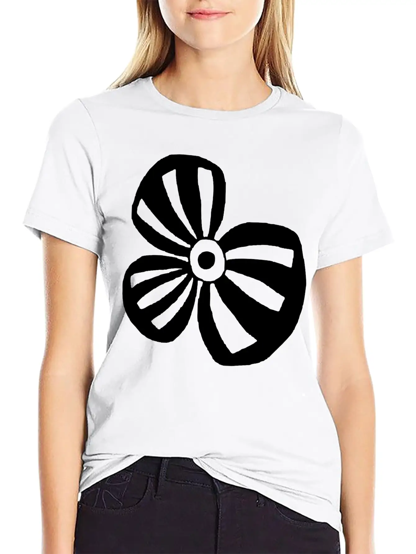 White Flower Comfortable Minimalist Graphic Tee – Summer Style Essential