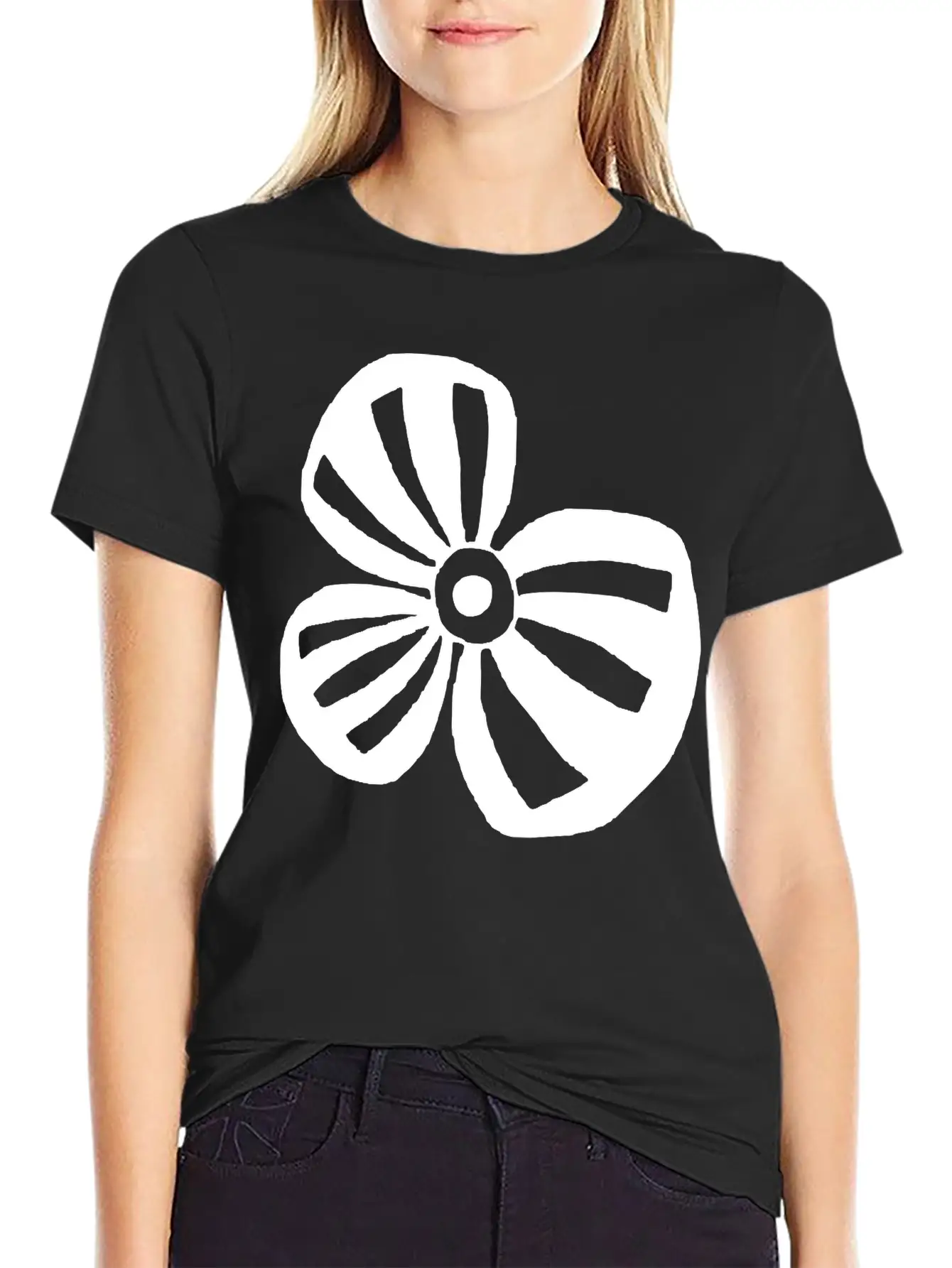 White Flower Comfortable Minimalist Graphic Tee – Summer Style Essential